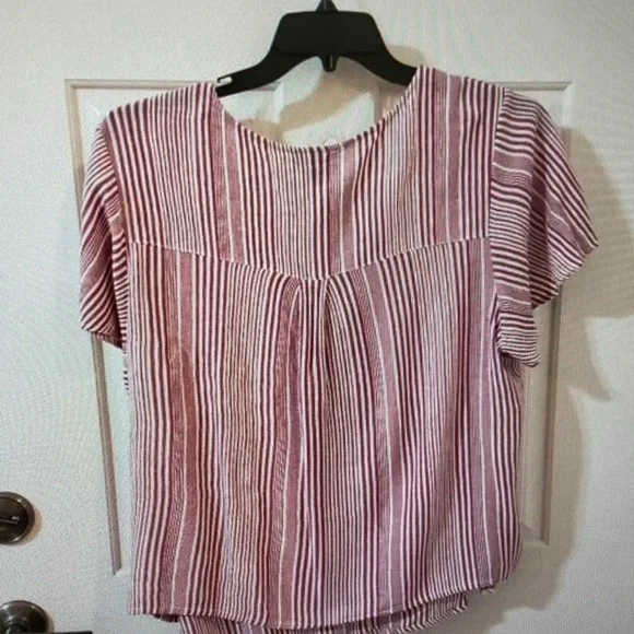 torrid Rose and White Striped Button-Front Top - Picture 4 of 5